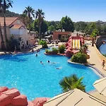 مكان تخييم Zecamping 4 Etoiles Avec Parc Aquatique Club Enfant Dog Friendly