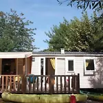 مكان تخييم Zecamping 4 Etoiles Avec Parc Aquatique Club Enfant Dog Friendly Saint-Raphaël